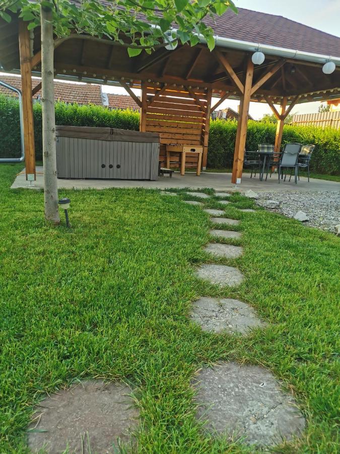 Zso-Zé Apartman Tiszafüred Exterior foto