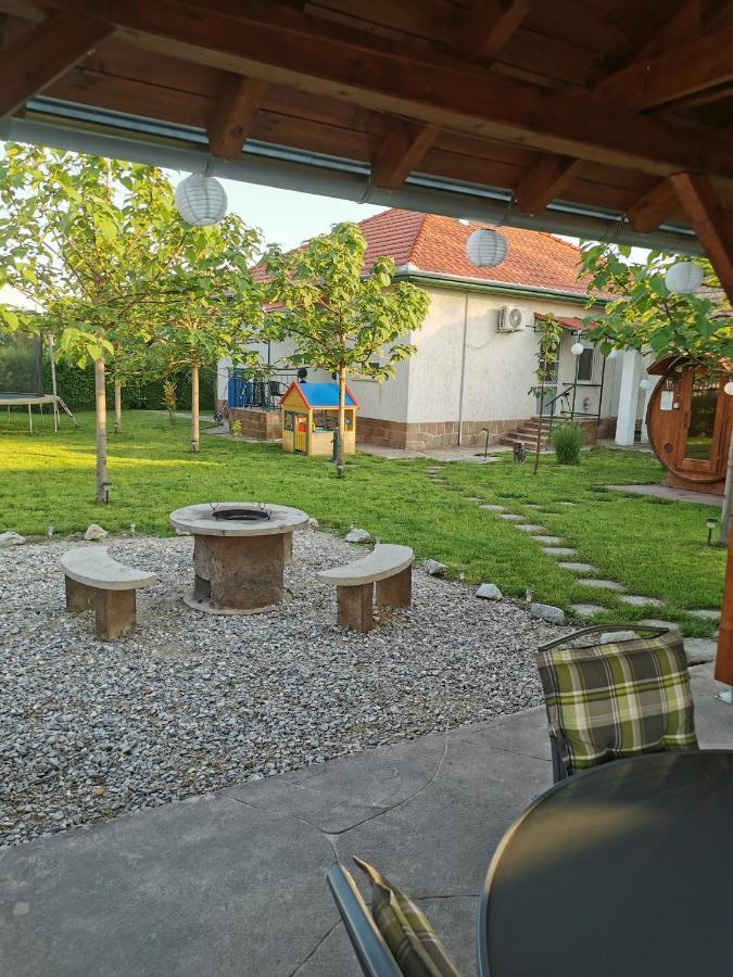 Zso-Zé Apartman Tiszafüred Exterior foto