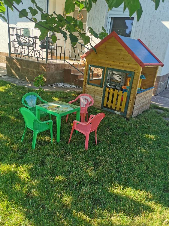 Zso-Zé Apartman Tiszafüred Exterior foto